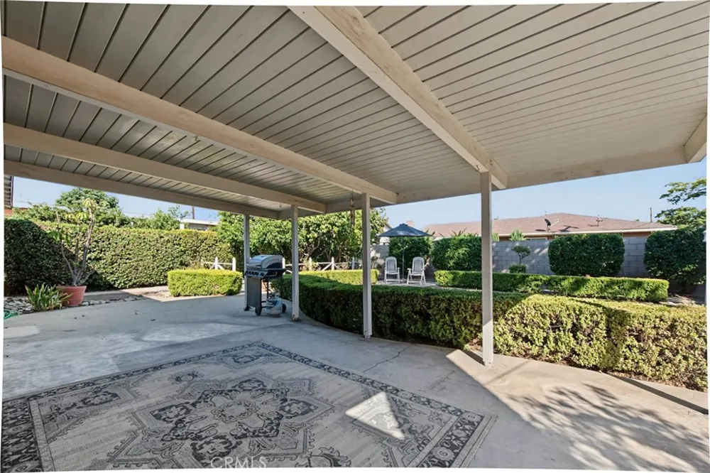 2122 Saticoy Pomona, CA 91767