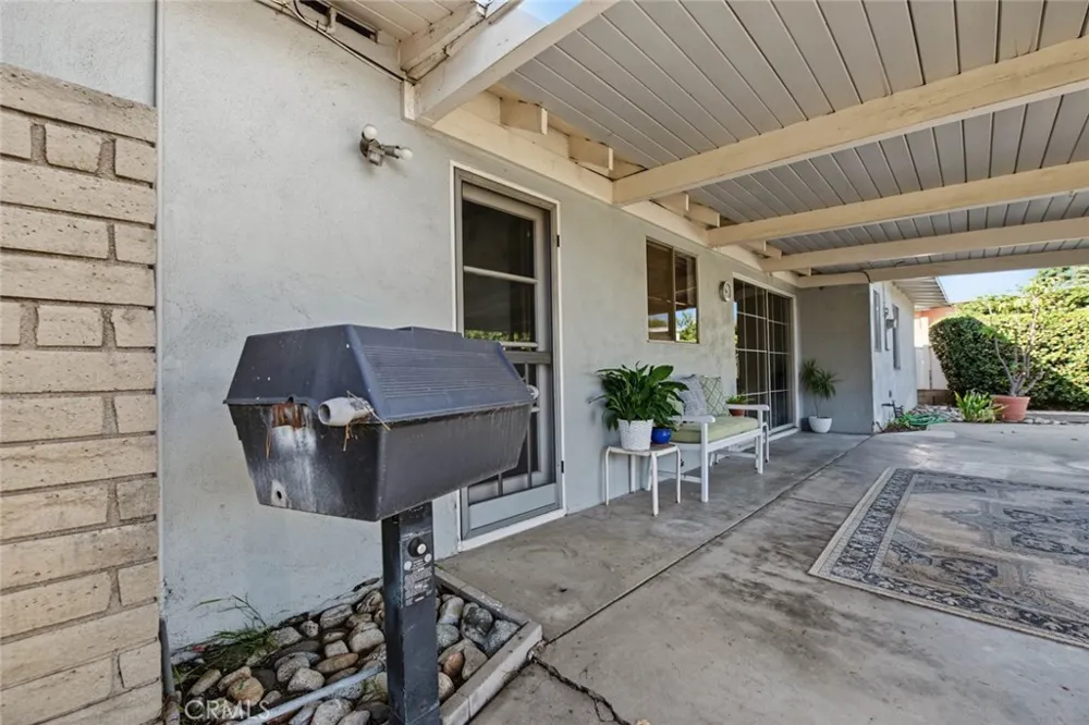 2122 Saticoy Pomona, CA 91767
