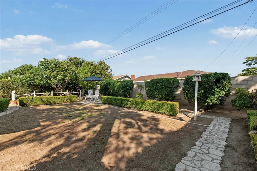 2122 Saticoy Pomona, CA 91767