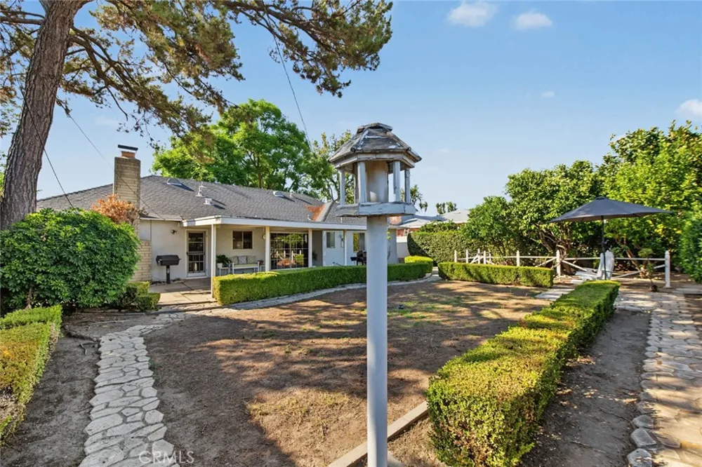 2122 Saticoy Pomona, CA 91767