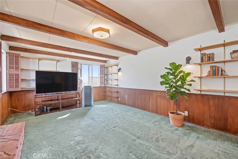 2122 Saticoy Pomona, CA 91767