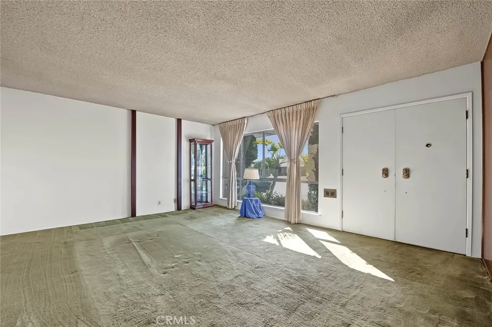 2122 Saticoy Pomona, CA 91767