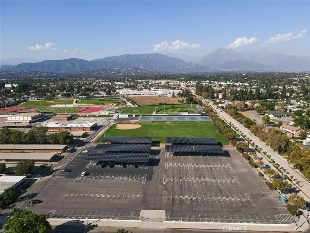2122 Saticoy Pomona, CA 91767