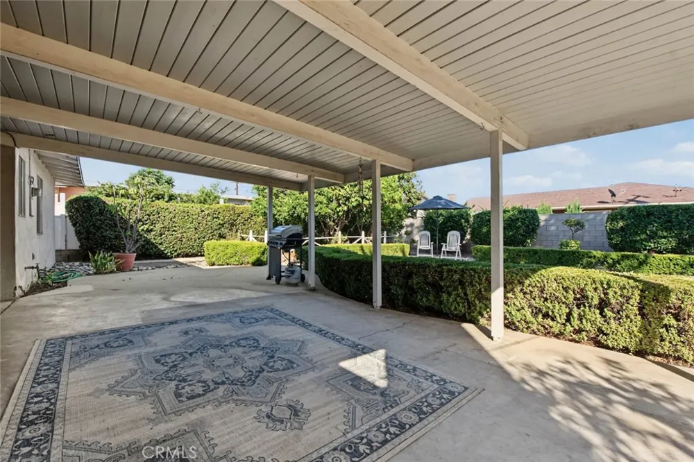 2122 Saticoy Pomona, CA 91767