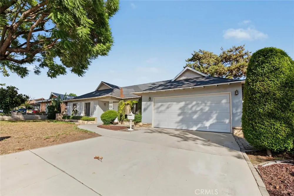 2122 Saticoy Pomona, CA 91767