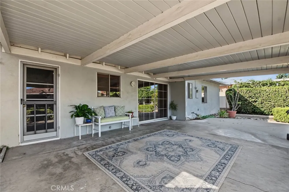 2122 Saticoy Pomona, CA 91767