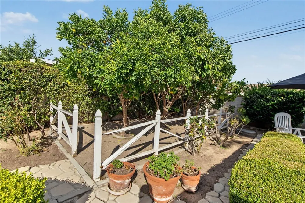 2122 Saticoy Pomona, CA 91767