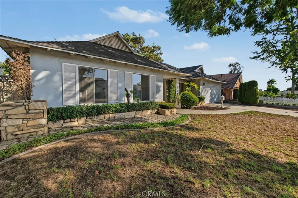 2122 Saticoy Pomona, CA 91767