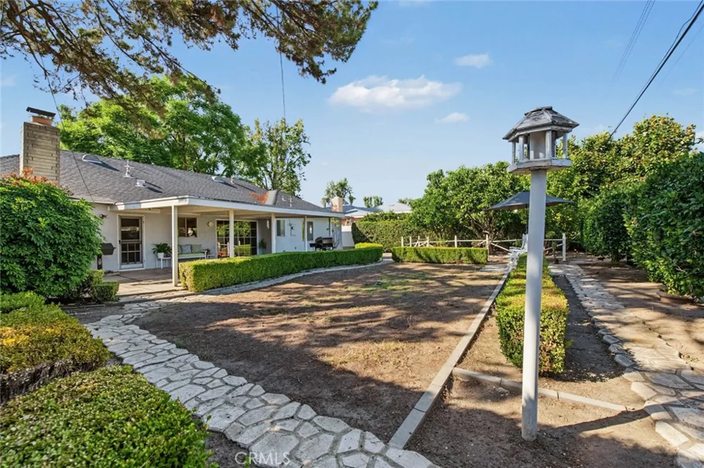 2122 Saticoy Pomona, CA 91767