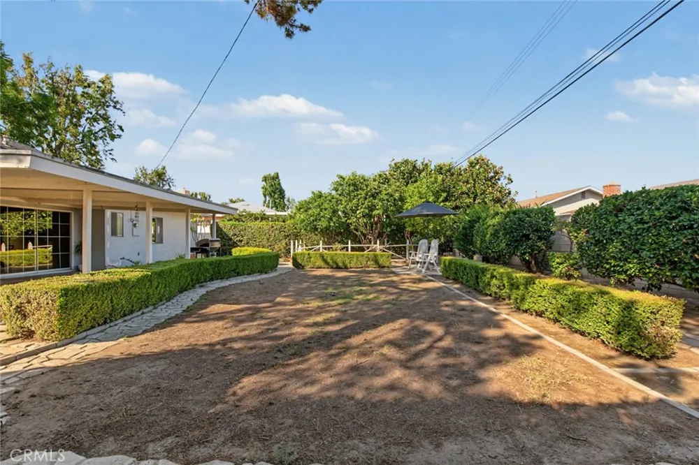 2122 Saticoy Pomona, CA 91767