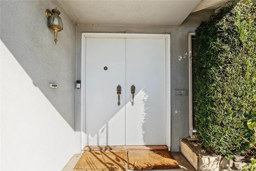 2122 Saticoy Pomona, CA 91767