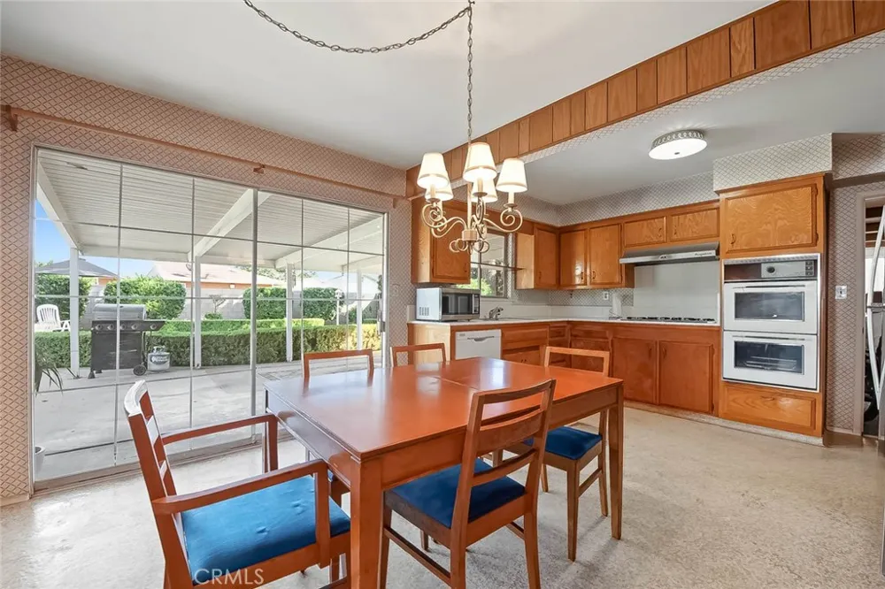 2122 Saticoy Pomona, CA 91767
