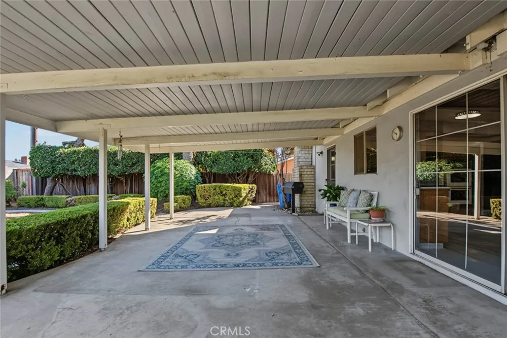 2122 Saticoy Pomona, CA 91767