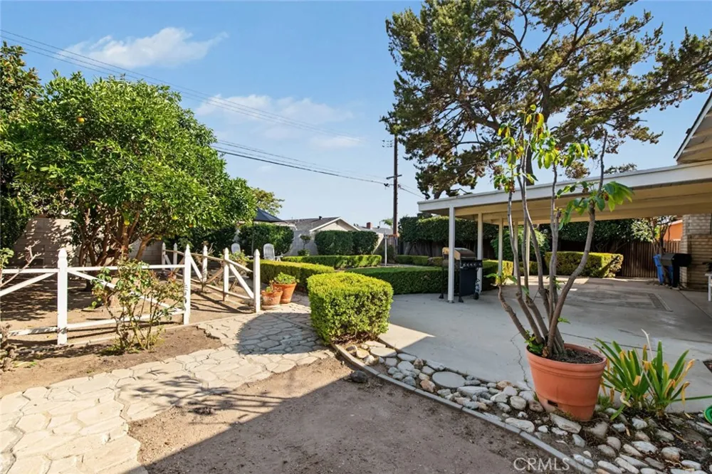 2122 Saticoy Pomona, CA 91767