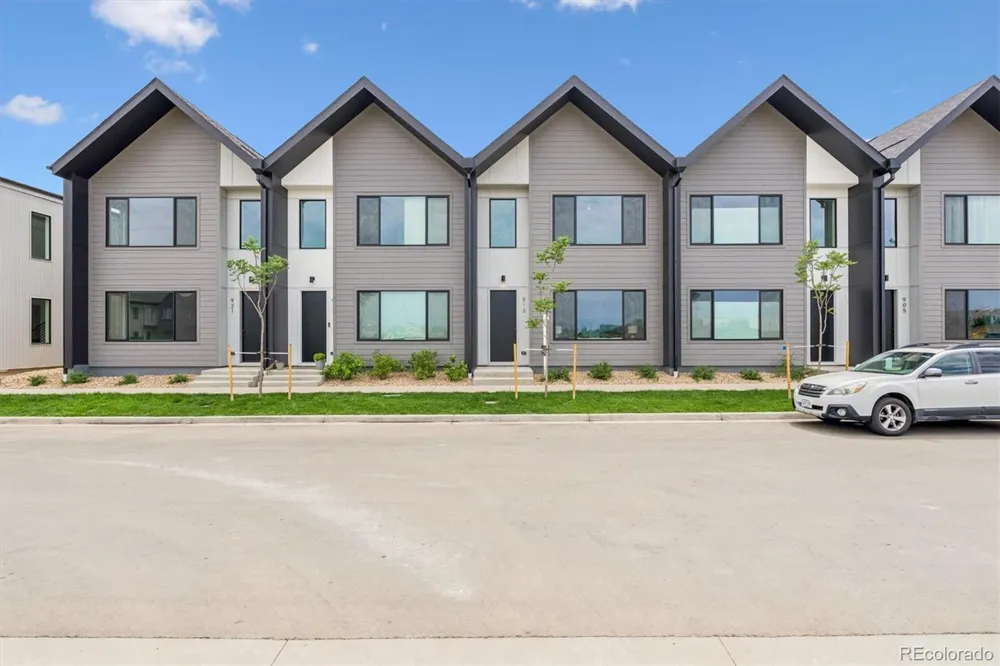 921 Edge Circle Longmont, CO 80501