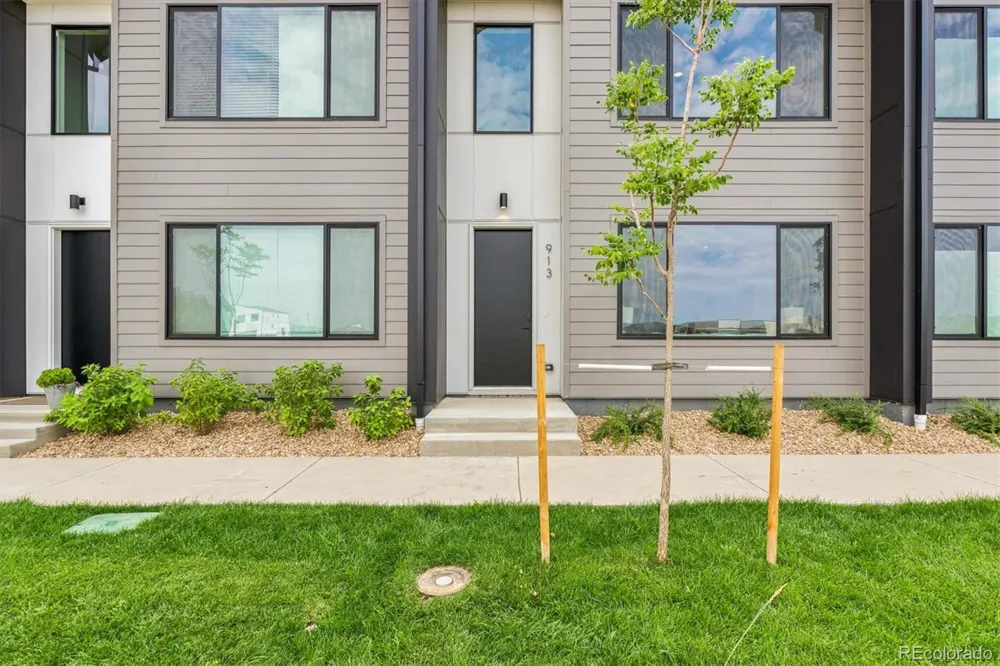 921 Edge Circle Longmont, CO 80501