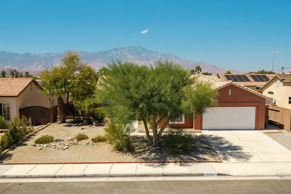 31425 ViA Ventana Thousand Palms, CA 92276