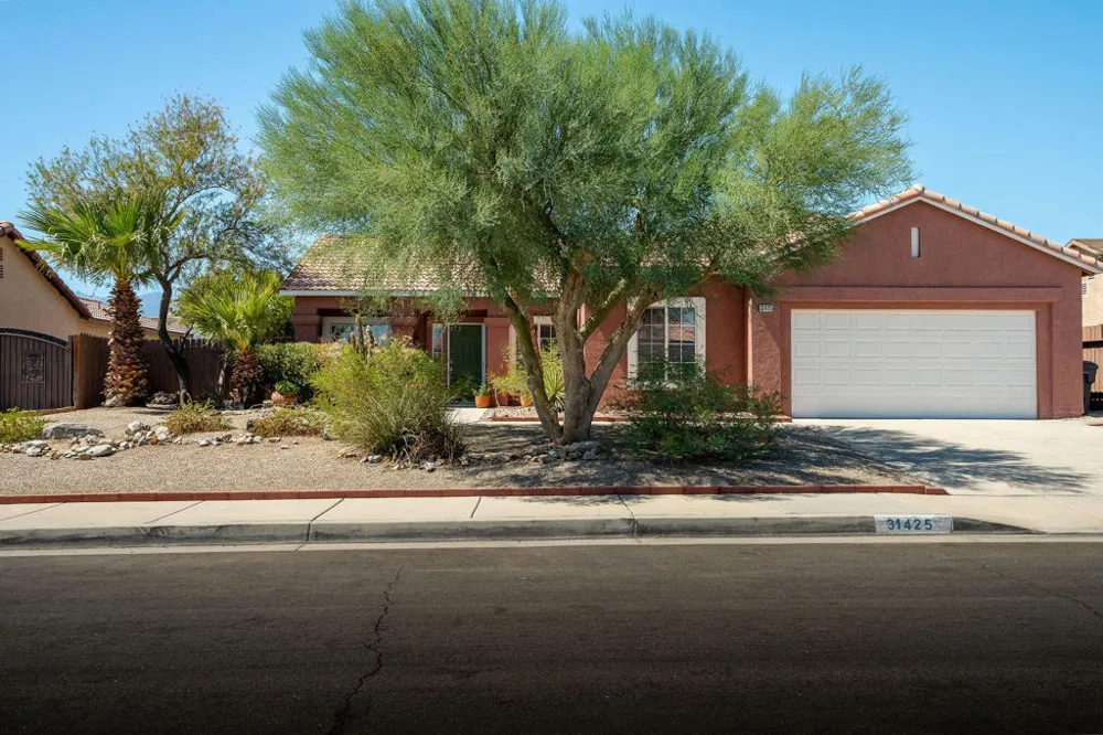 31425 ViA Ventana Thousand Palms, CA 92276
