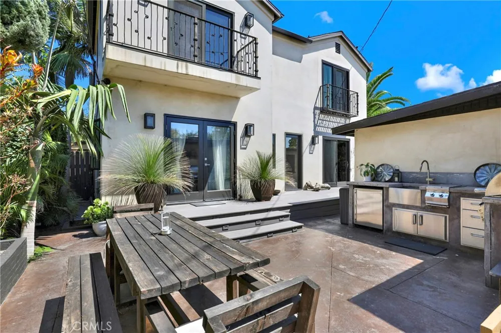 4089 MICHAEL Los Angeles, CA 90066