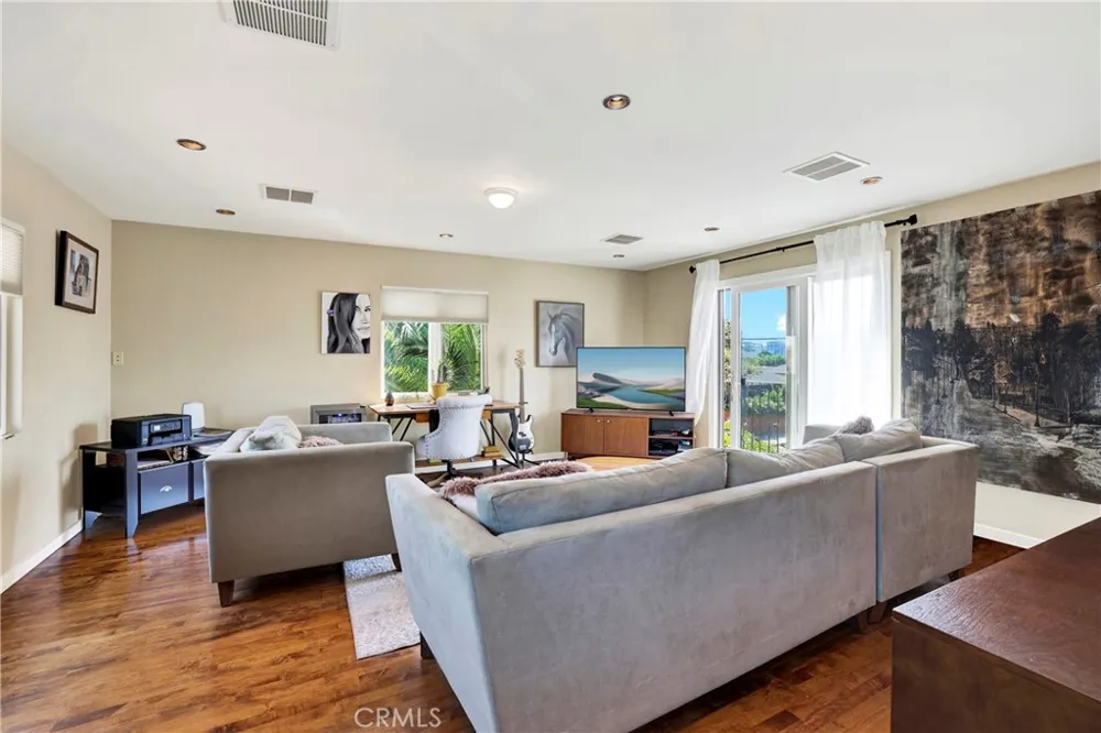 4089 MICHAEL Los Angeles, CA 90066