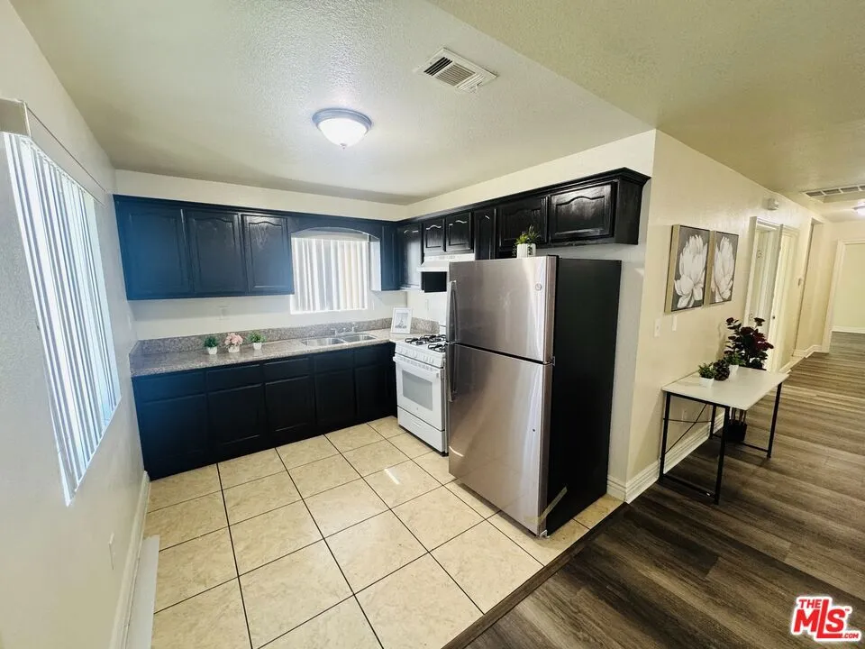 136 W 97th Street Los Angeles, CA 90003