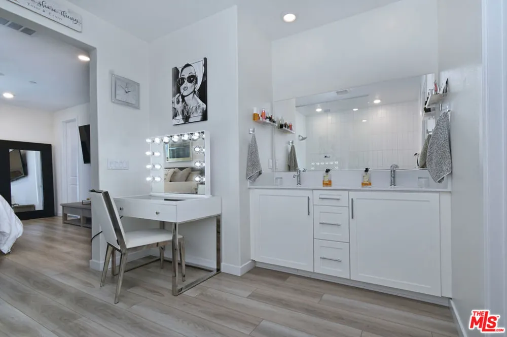 27123 Red Tail Place Valencia, CA 91381