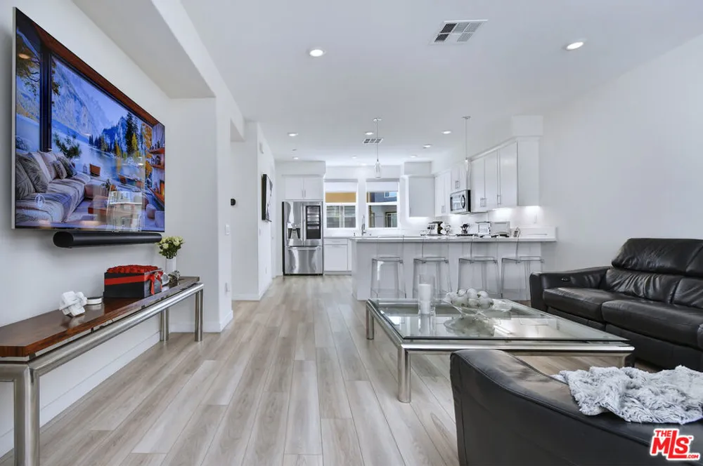 27123 Red Tail Place Valencia, CA 91381