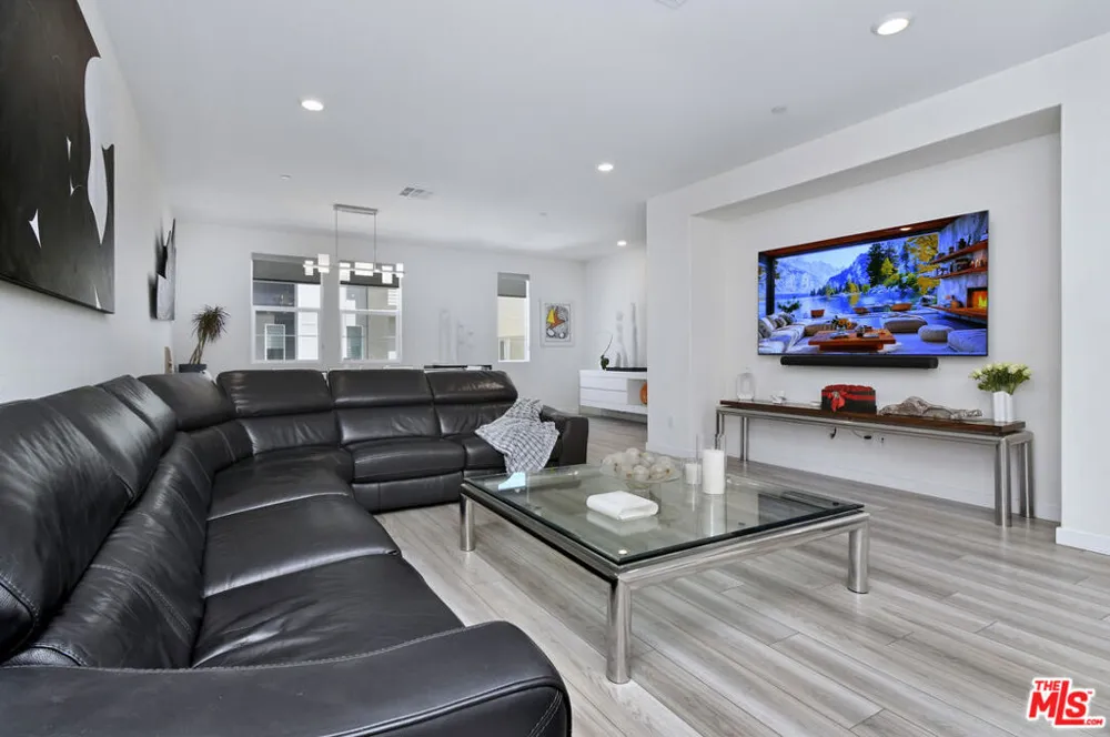 27123 Red Tail Place Valencia, CA 91381