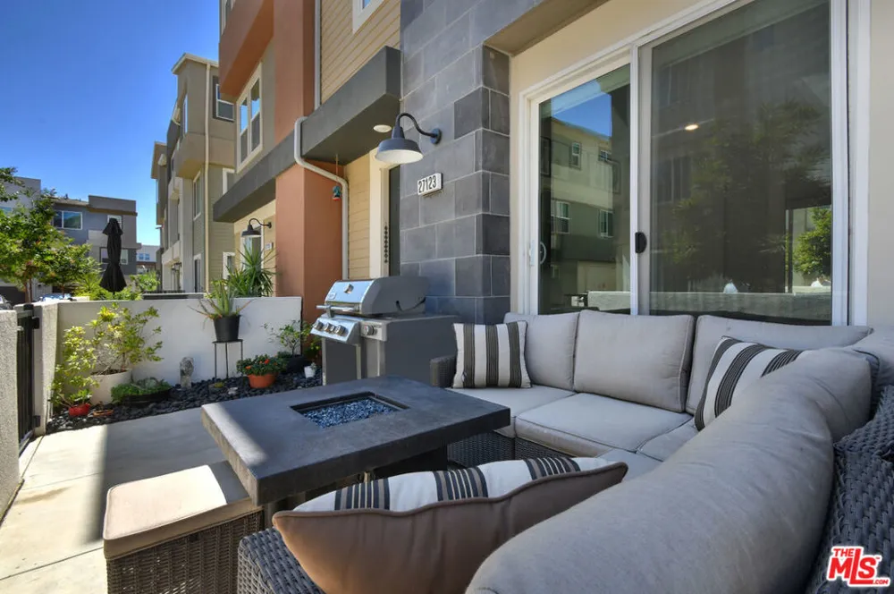 27123 Red Tail Place Valencia, CA 91381