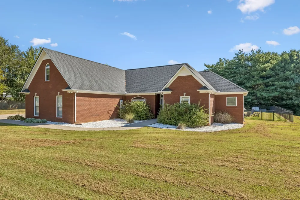 2875 Pulaski Hwy Columbia, TN 38401