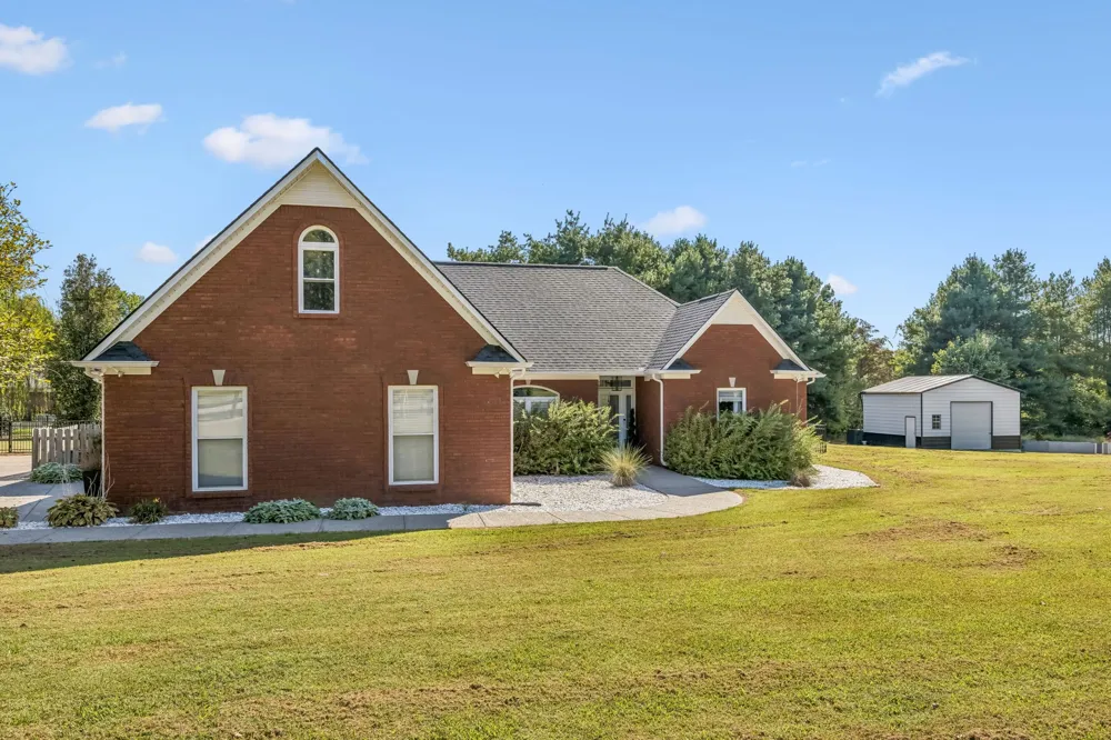 2875 Pulaski Hwy Columbia, TN 38401
