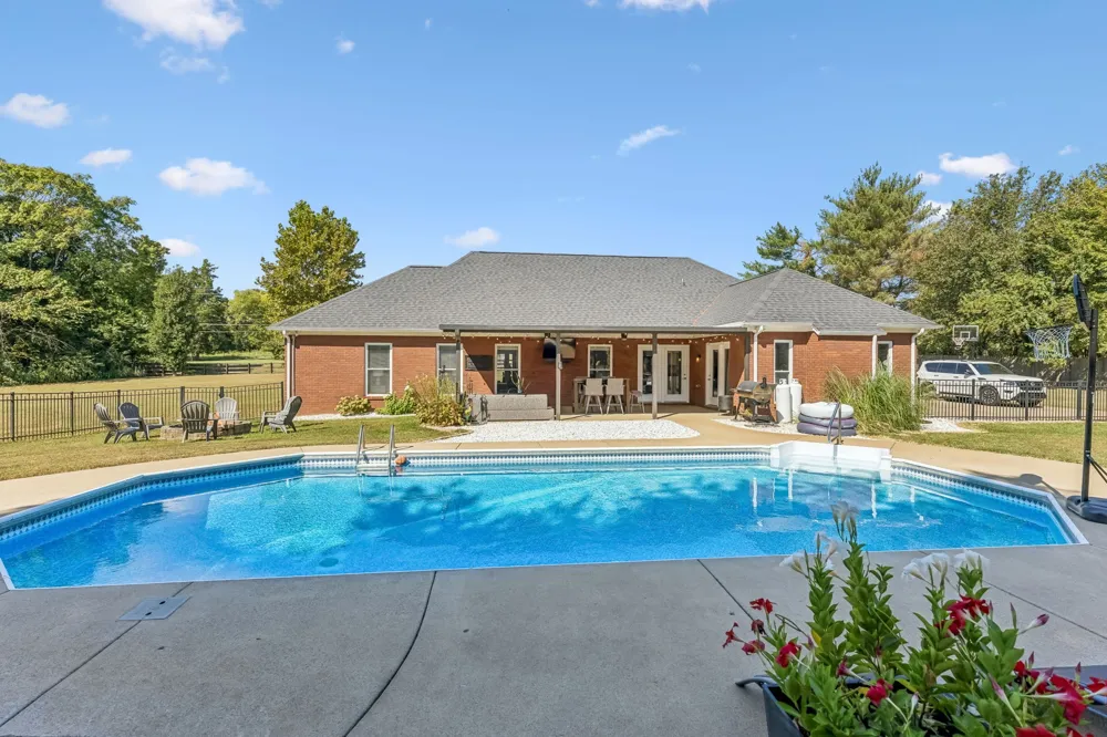 2875 Pulaski Hwy Columbia, TN 38401