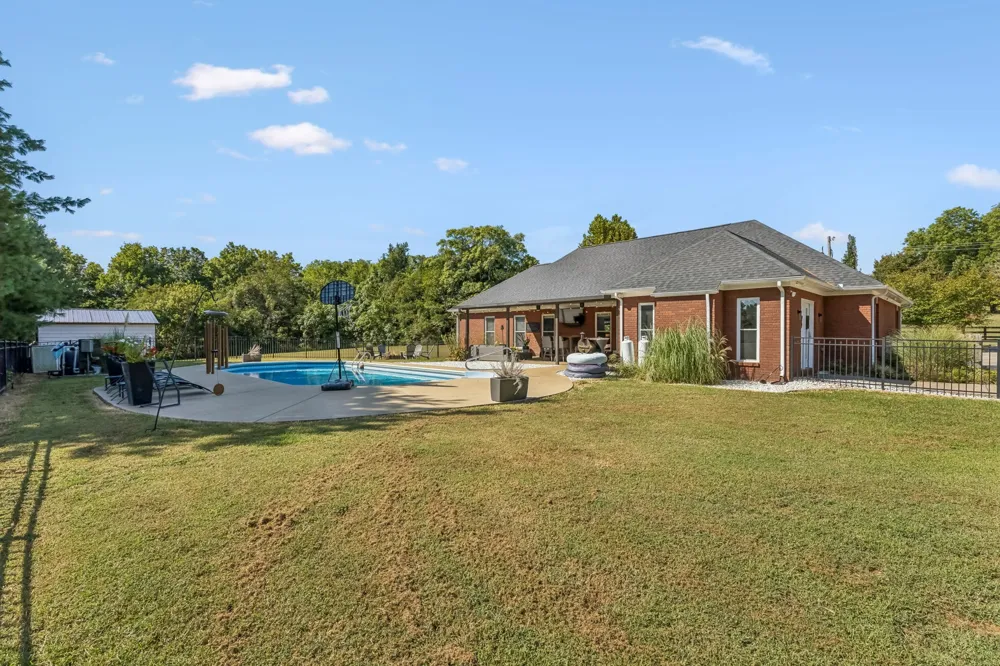 2875 Pulaski Hwy Columbia, TN 38401