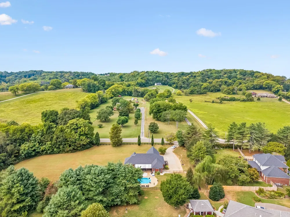 2875 Pulaski Hwy Columbia, TN 38401
