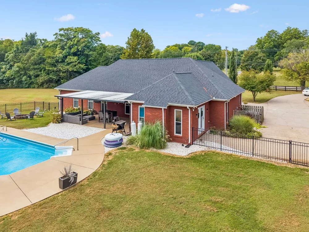 2875 Pulaski Hwy Columbia, TN 38401
