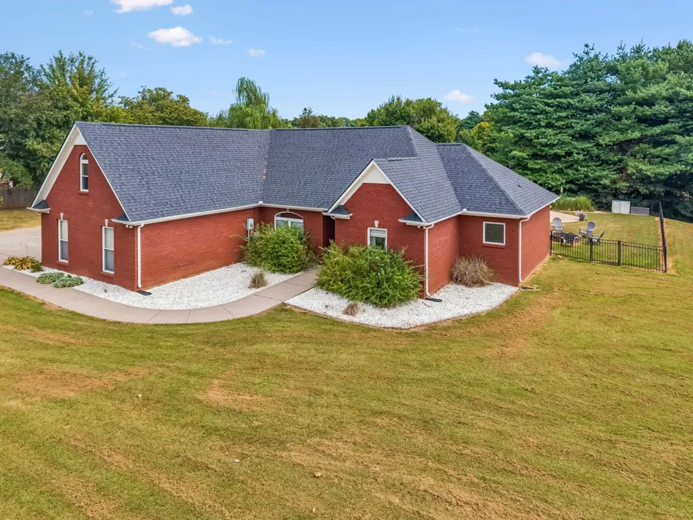 2875 Pulaski Hwy Columbia, TN 38401
