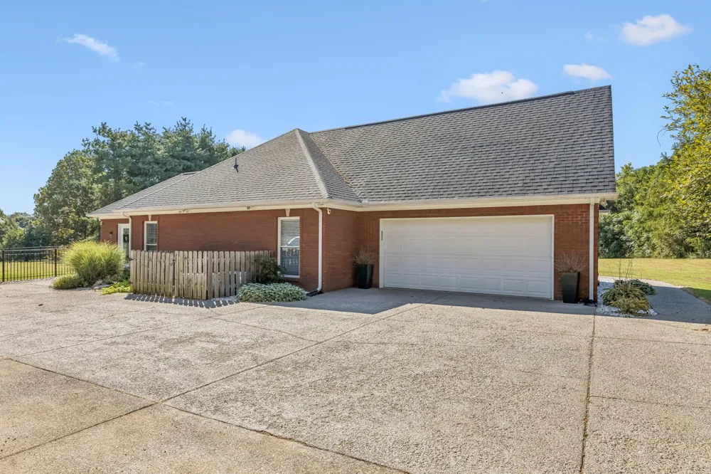 2875 Pulaski Hwy Columbia, TN 38401
