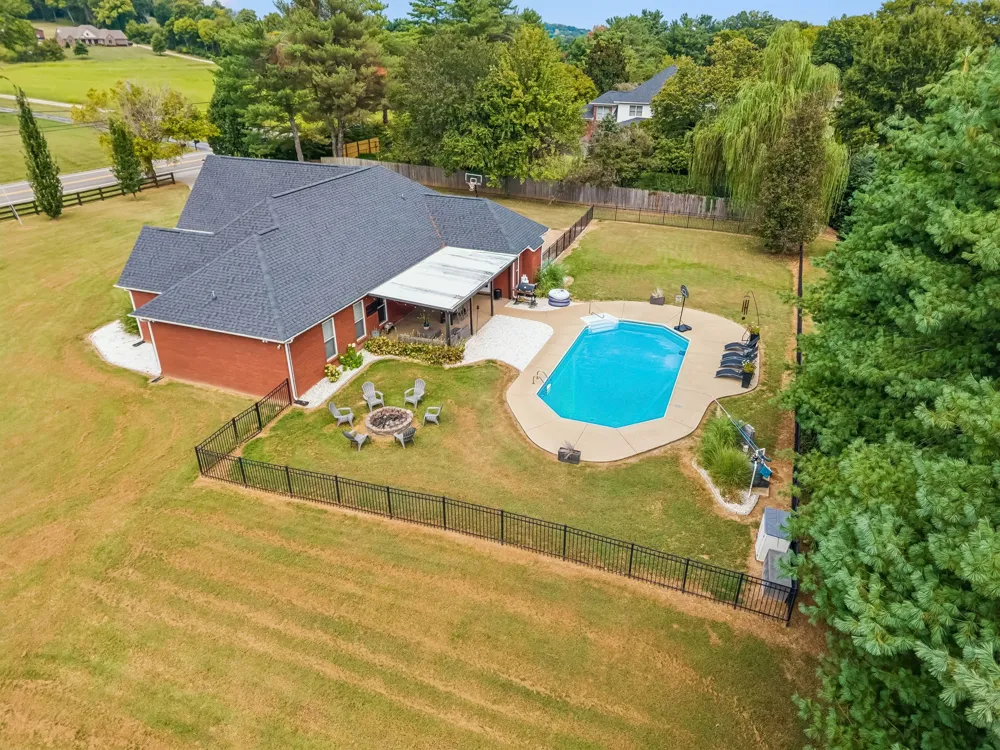 2875 Pulaski Hwy Columbia, TN 38401