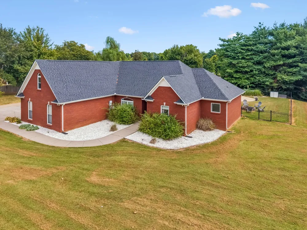 2875 Pulaski Hwy Columbia, TN 38401
