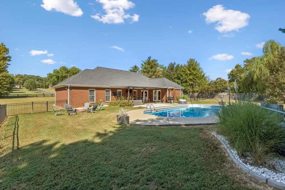 2875 Pulaski Hwy Columbia, TN 38401