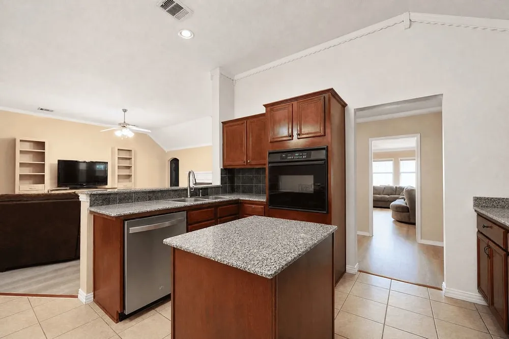 5818 Macgregor Drive Garland, TX 75043