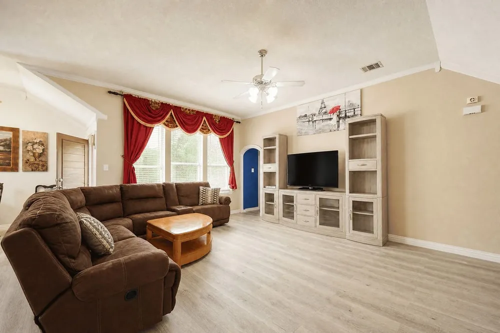 5818 Macgregor Drive Garland, TX 75043