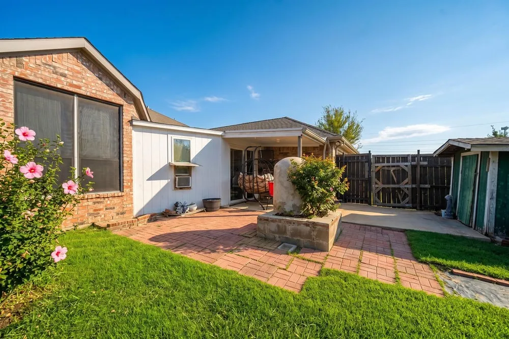 5818 Macgregor Drive Garland, TX 75043
