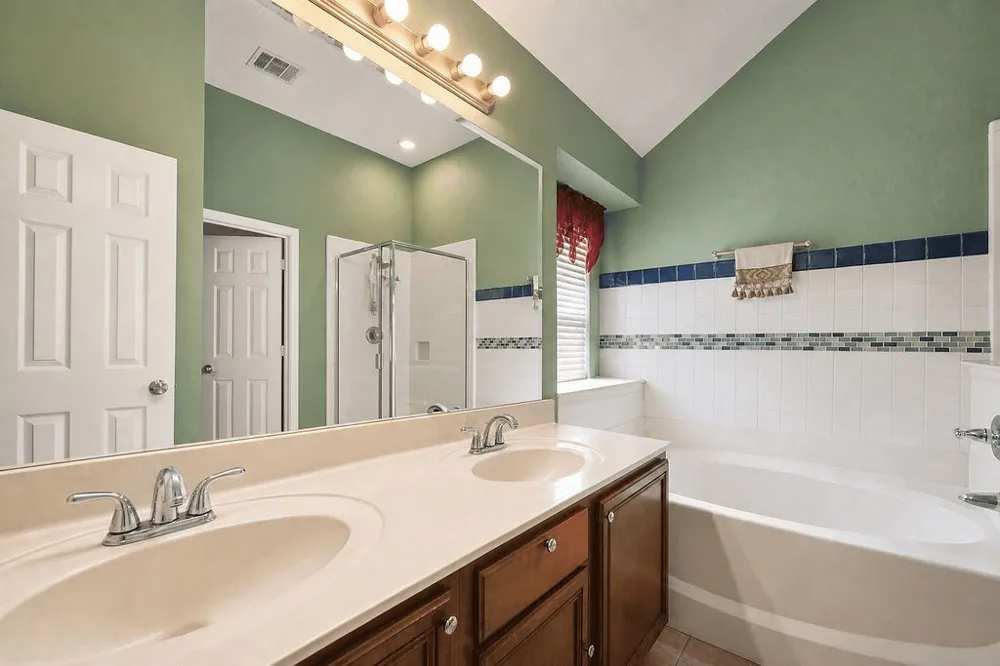 5818 Macgregor Drive Garland, TX 75043
