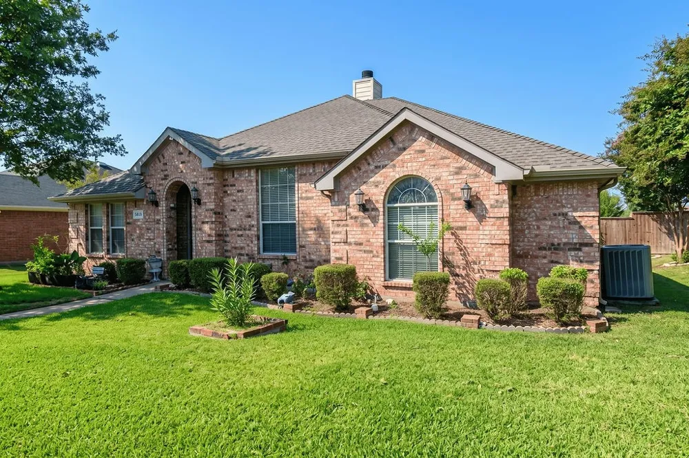 5818 Macgregor Drive Garland, TX 75043