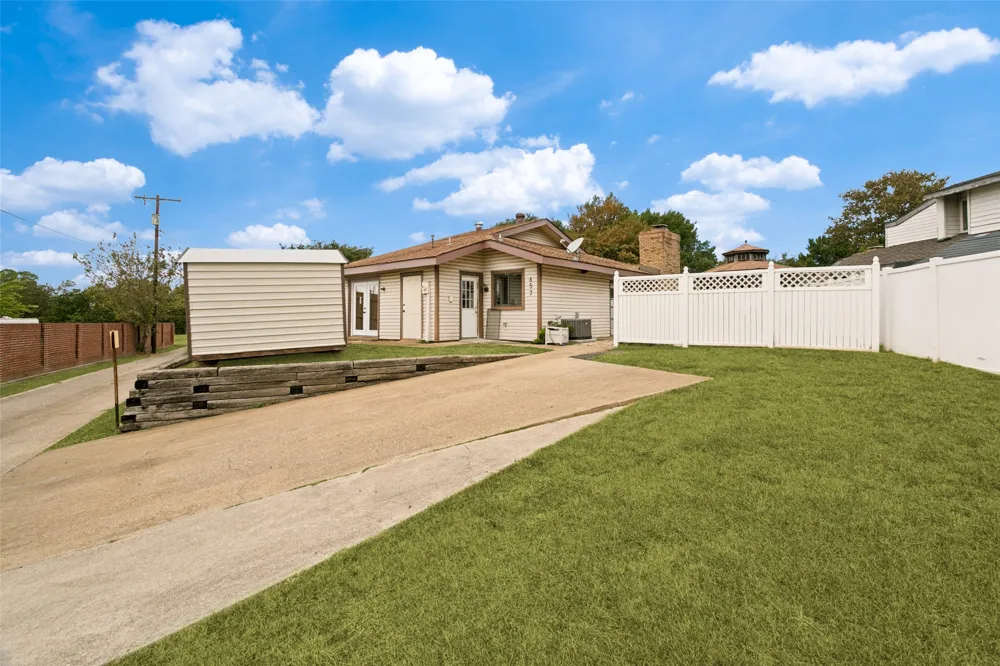 657 Prairie Dell Street Lewisville, TX 75067
