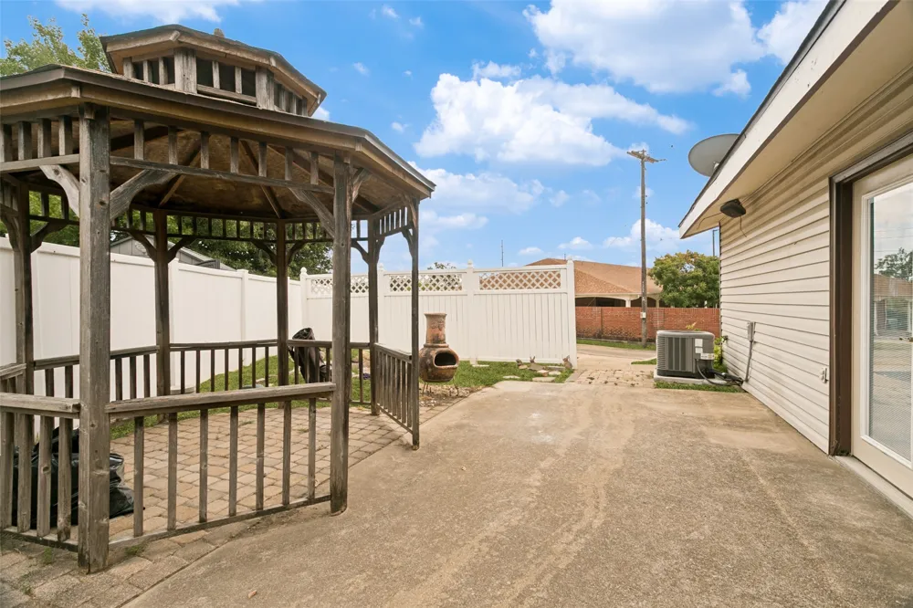 657 Prairie Dell Street Lewisville, TX 75067