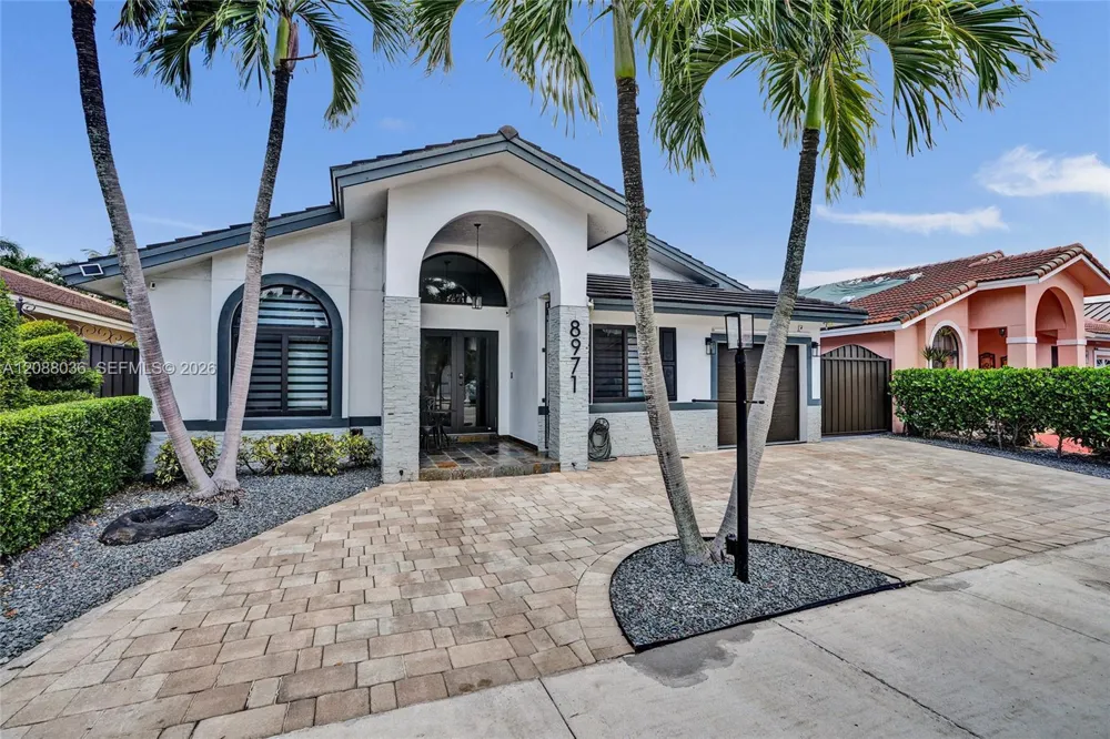 8971 NW 150th Ter Miami Lakes, FL 33018