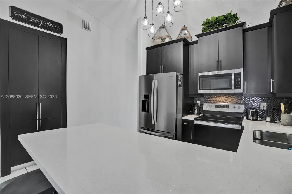 8971 NW 150th Ter Miami Lakes, FL 33018