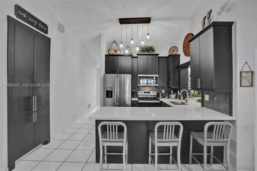 8971 NW 150th Ter Miami Lakes, FL 33018